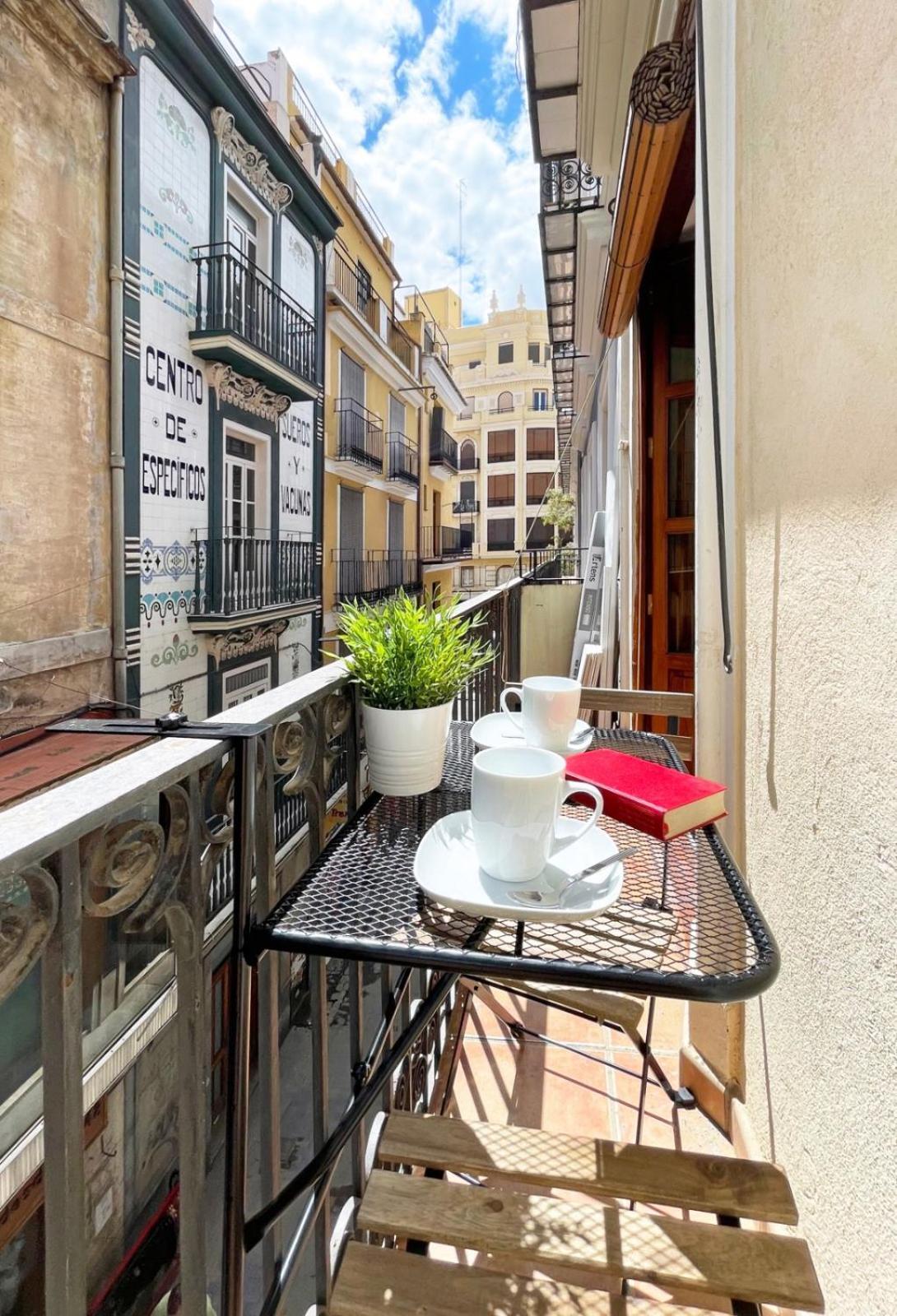 Modern Flat By Mercado Central In Ciutat Vella Valencia Exterior photo